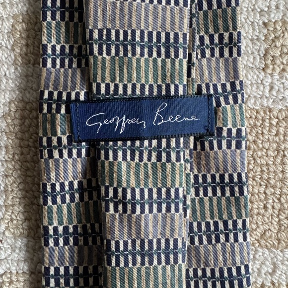 Geoffrey Beene Pure Silk Tie Set of 2 Classic Burgundy Blue Geometric Striped - Picture 4 of 8